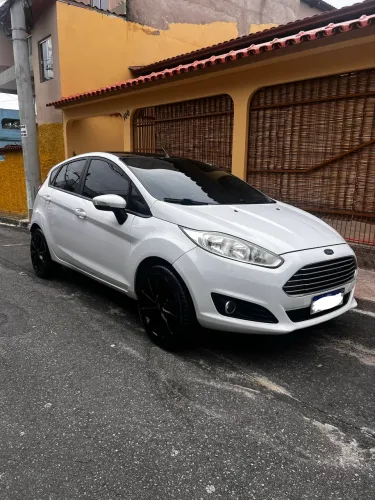 Ford Fiesta 1.6 16V Flex Aut. 5P 2015