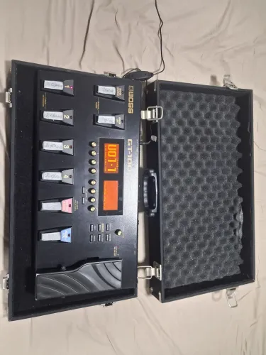 Boss GT-100 Pedaleira Profissional + Case - Excelente Estado
