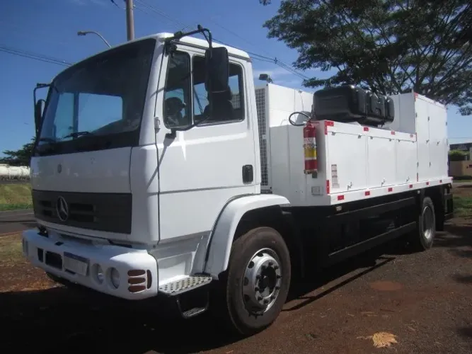 Mercedes Bens 1718 Comboio Gascom Lubrificação e Abastecimento