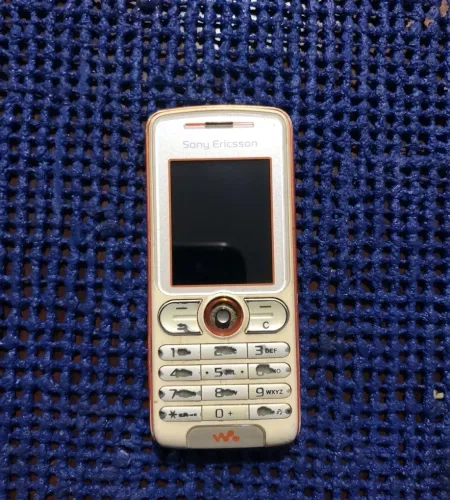 Sony Ericsson W200i Walkman (Antigo / Relíquia) - Branco E Laranja