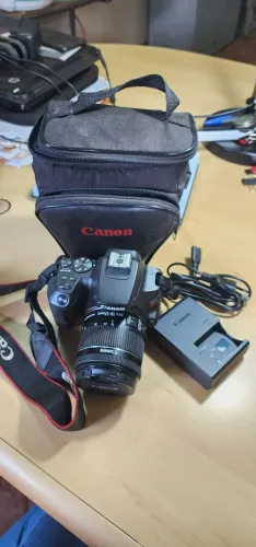 Câmera Canon EOS Rebel SL3 Kit 18-55mm - Impecável e Pouco Uso