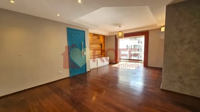 Apartamento com 3 dormitórios, 1 suíte e com 2 vagas e com 115m² - Moema