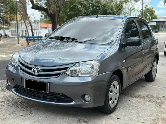 Toyota Etios X 1.3 Flex 16V 5P Mec. 2013