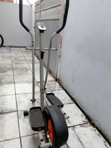 Aparelho elíptico magnético