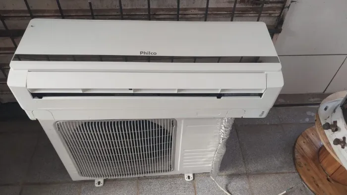 Vendo ar condicionado 9.000 btus convencional 220vts tudo funcionando e garantia 