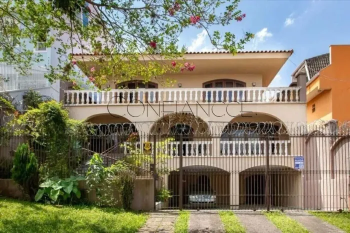 Casa com 8 quartos para alugar no Guabirotuba, Curitiba - PR | Confiancce Imóveis