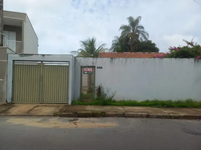 Terreno à venda no bairro Vila Vákula em Cosmópolis-SP