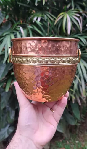 Antiguidades / Cachepot de cobre martelado / Clarão / sem uso