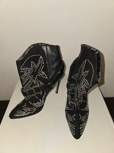 Bota CARMIM PRETO.