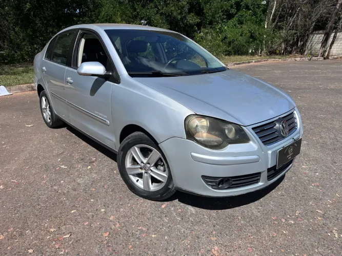 Volkswagen Polo Sed. Comfort. 1.6 MI Tot. Flex 8V 2011