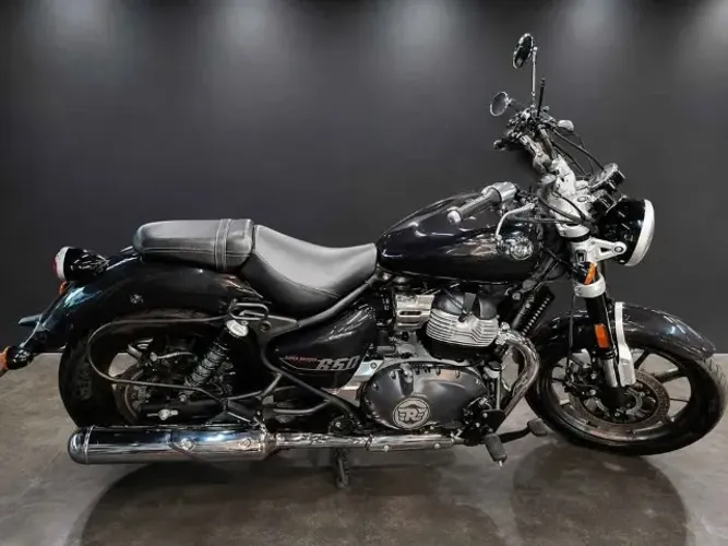 Royal Enfield Supermeteor 650 Astral Black LINDA!