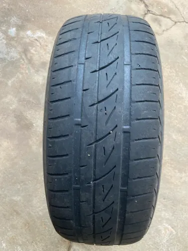 Vende-se dois pneus aro 15/195/55. 40 reais cada