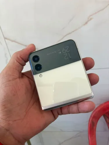 Z FLIP 3