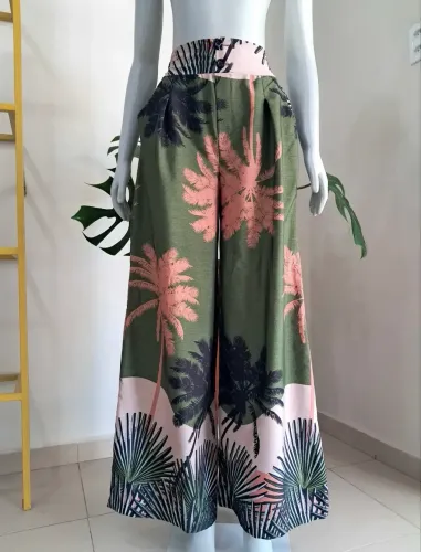 Calça pantalona verde estampada