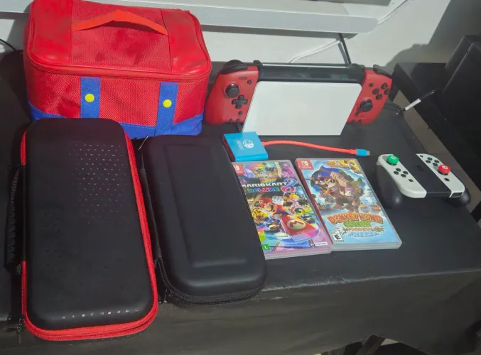 Nintendo switch OLED com acessórios e 2 jogos