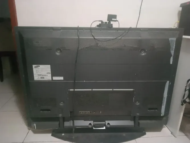 Televisão para retirar peças