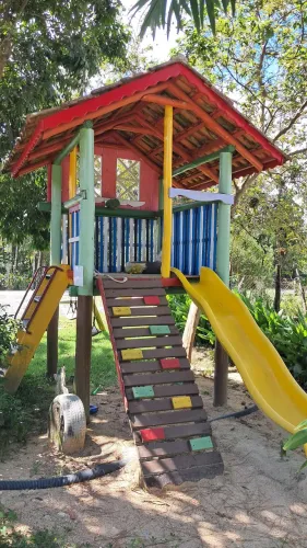 Playground de madeira usado 
