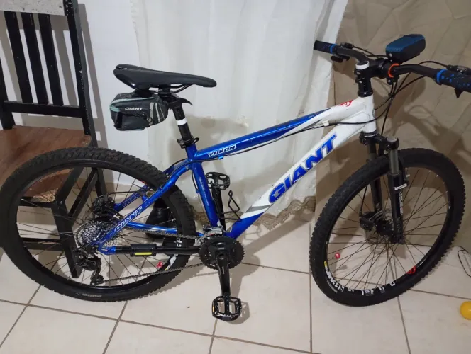 HVendo bike giant aro 26 com relação e freios Shimano rodas Mavik suspensão a ar 