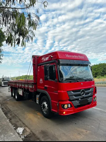 Mercedes-Benz Atego 2430 6x2 2022 - Carroceria Grade Baixa - Conservadíssimo