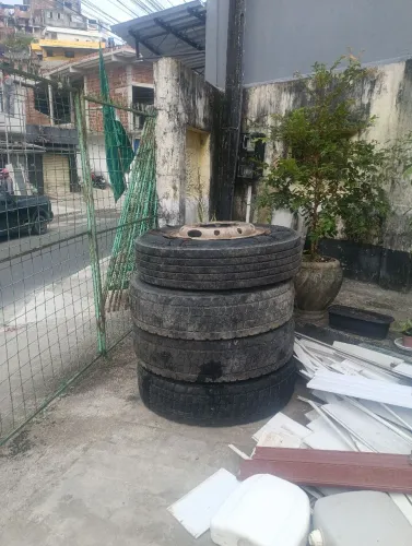 Jogo de Rodas + Pneus de Caminhão Aro 22,5 - 295/80 R22.5<br>