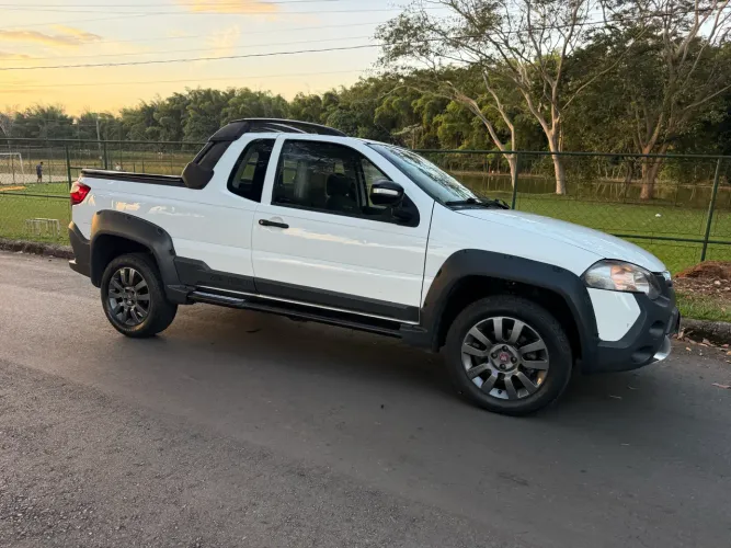 Fiat Strada Adventure 1.8/ 1.8 Locker Flex CE 2014