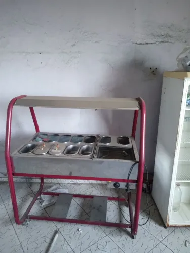 Pista de self serviço de sorveteria