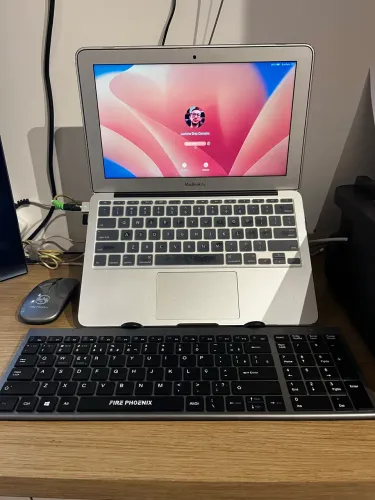 MacBook Air 11 + carregador original + brindes