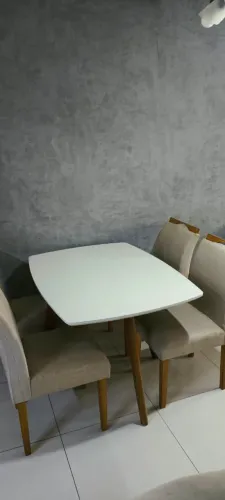 Mesa com 4 cadeiras