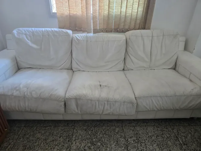 Oportunidade! Sofá em couro - Líder Interiores - 3 lugares