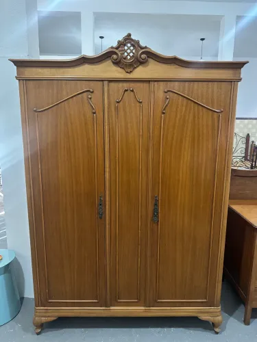 Guarda roupa 2 portas em madeira maciça