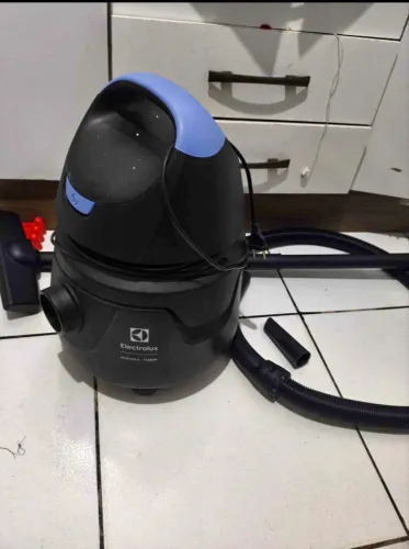Aspirador de Pó e Água Electrolux Hidrolux AWD01,