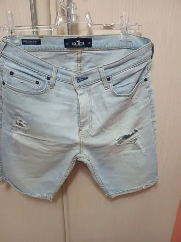 Bermuda jeans azul claro marca Hollister 
