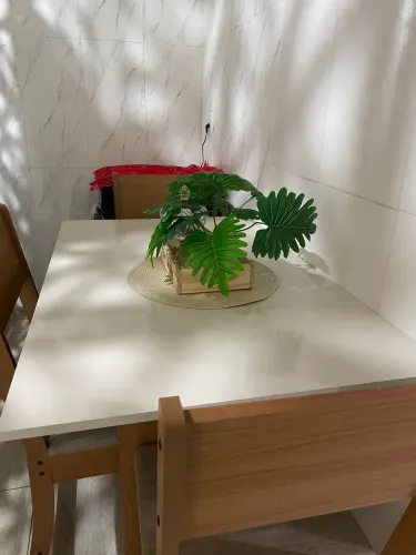 Mesa com 3 cadeiras