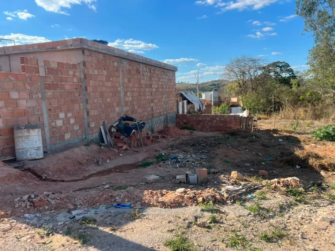 Vendo meio lote no bairro Capão Nova Serrana  40.00  * zap