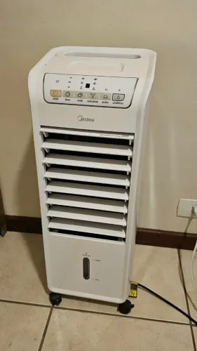 Climatizador de Ar Frio Portátil Midea 4,5 L AKAF1