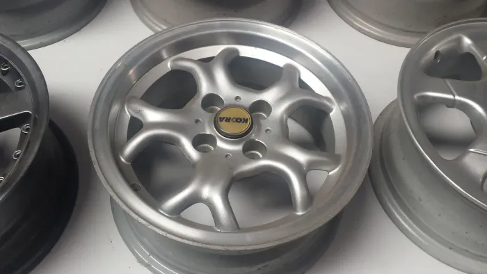 Rodas aro 14 Koora Prata com borda diamantada Retro 4x100 novas