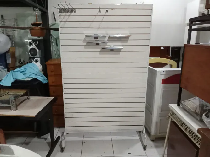 Gandola Expositor em MDF com Metal e Rodinhas 