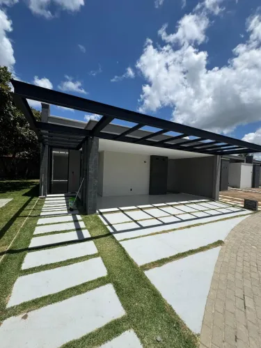 ALUGA-SE CASA NO CONDOMÍNIO ESSENZA COM 3/4