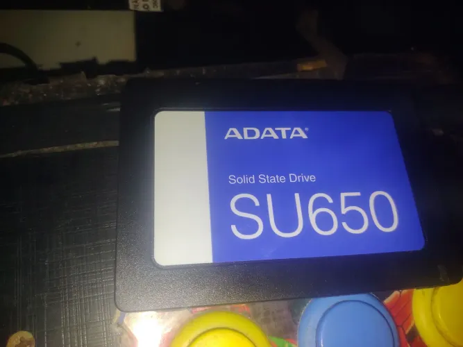 SSD 240 gigas marca Adata su 650 250 gigas bom funcionando perfeitamente 