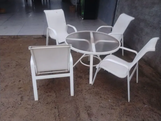 Cadeira de piscina e mesa em Piracicaba a venda 