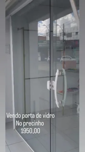 Vende-se porta de vidro no precinho para vender logo