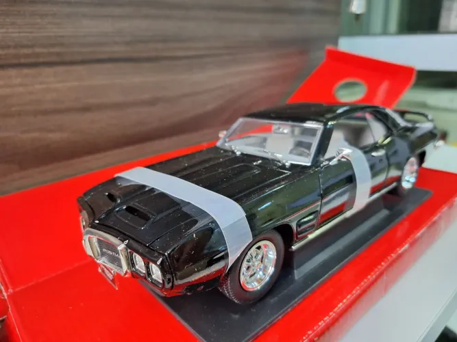 Na caixa, 1:18, Pontiac Firebird