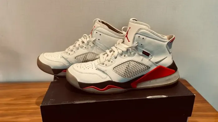 Tenis Jordan Mars 270 fire red