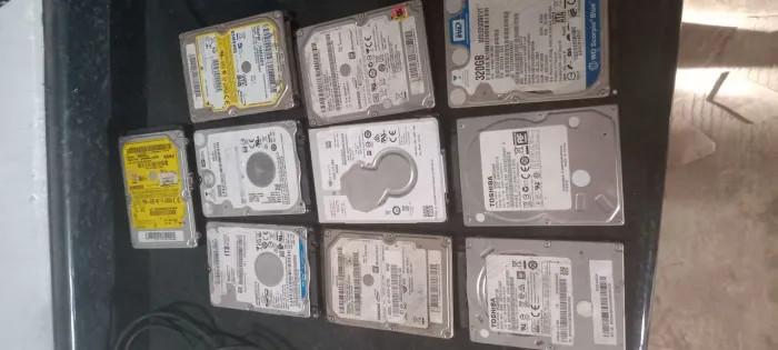 Lote 10 HDs e 10 memórias variadas tudo por 200
