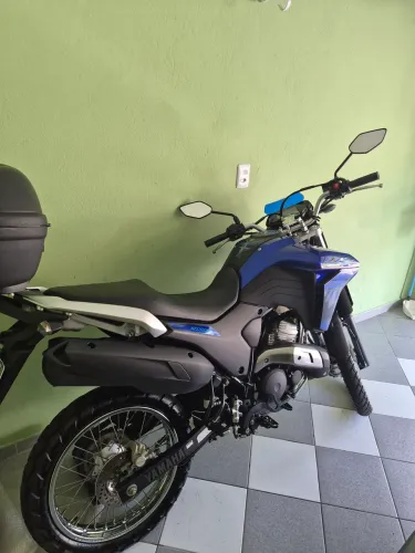 XTZ 250 LANDER CONNECTED 2025