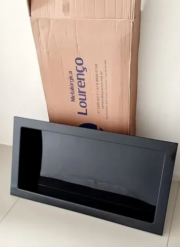 Nincho para banheiro, novo na caixa. 30x60<br>Preto, 30x60. <br>André carloni serra