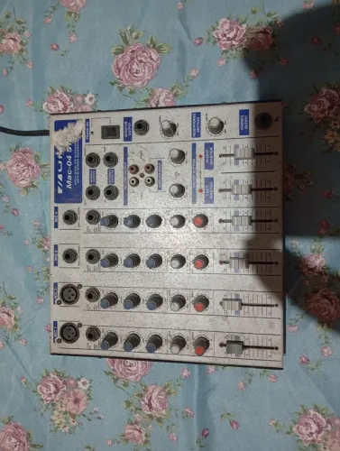 Vendo mesa de som mac-04 STD