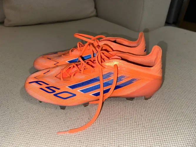 Chuteira adidas 41