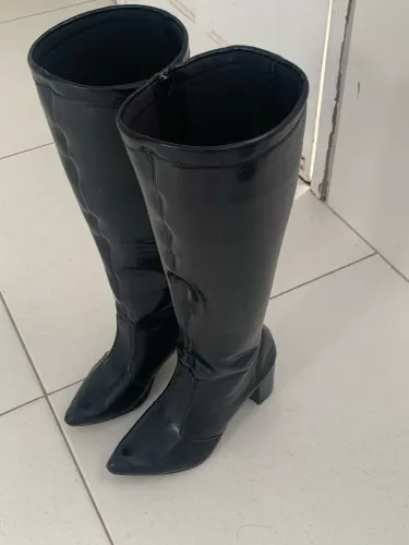 Bota cano alto tamanho 36