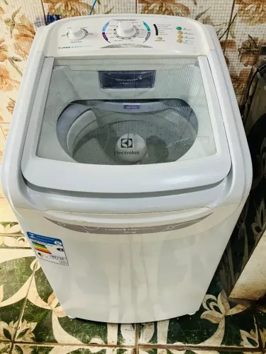 Máquina de lavar roupas Electrolux 10kg bem conservada 